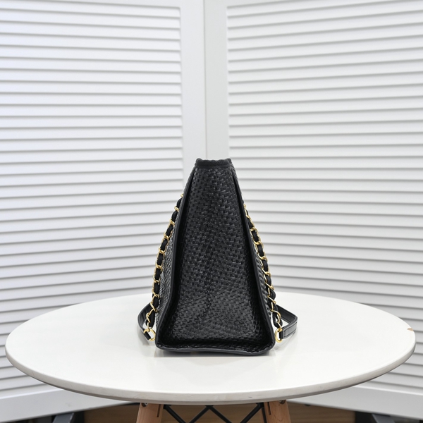 シャネルバッグ背面デザイン